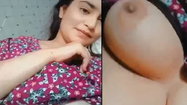 Latest Pakistani Sex mms beautiful Girl big boobs and shaved pussy  